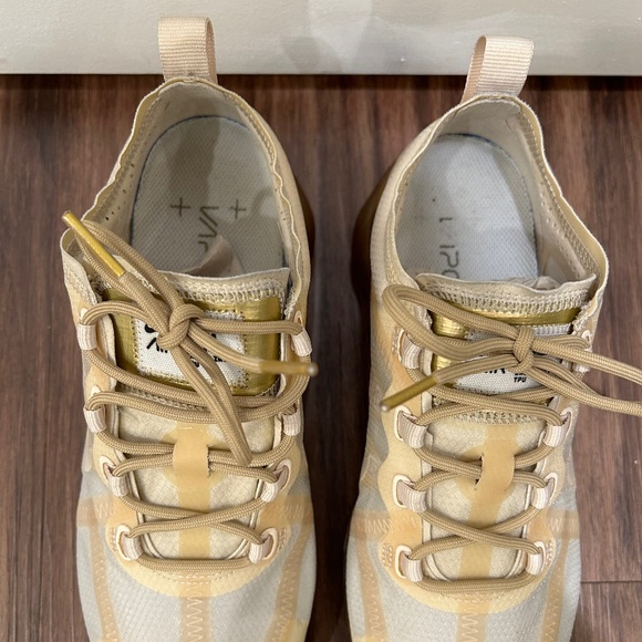 Nike Air VaporMax Women’s 2019 Gold Running Sneaker Shoe size US 7.5 AR6632-101 - Picture 4 of 10